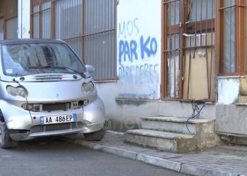 Tritoli në portën e fasonerisë, Policia e Tiranës zbardh ngjarjen: Arrestohet porositësi dhe një i mitur