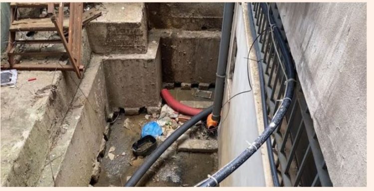 Vendstrehimi i pallatit plot ujëra të zeza, mushkonjat bëjnë kërdinë