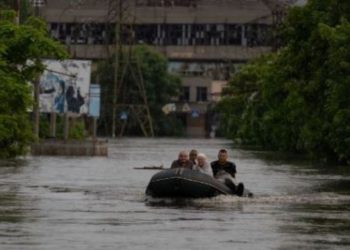 Përmbytjet në Ukrainë i marrin jetën 10 personave