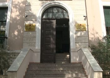 “Mbështetje për të punuar në vend ose 3 mijë euro shkollimi në vit”, politikat për mjekët e rinj