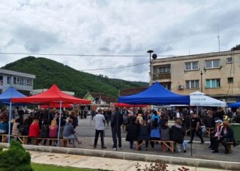 Protestuesit serbë fillojnë të mblidhen në veri