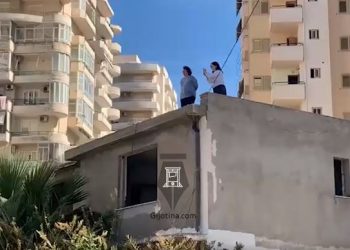 IMT shemb banesën në Vlorë, Policia e tërheq zvarrë me forcë banoren