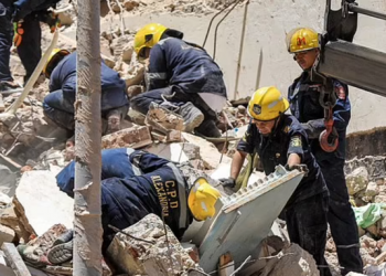 Shembet ndërtesa 13-katëshe, raportohet për viktima dhe të bllokuar nën rrënoja