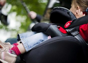 Vdekja e foshnjës brenda në makinë, babai nën hetim për vrasje nga pakujdesia