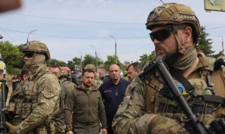 Shkatërrimi i digës, Zelensky viziton zonat e përmbytura