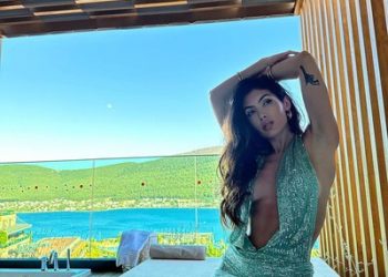 FOTO/ Provokon me pozat e nxehta, Nora Istrefi nis pushimet