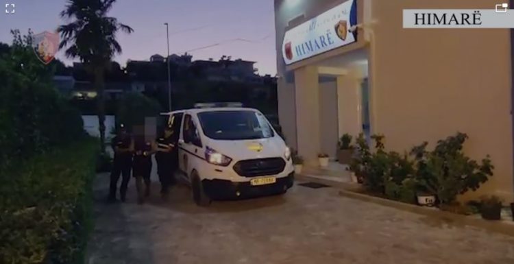 Mashtrimi me Call Center, kapet në Himarë njëri nga të kërkuarit