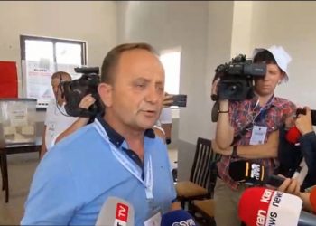 Pas 30 minutash, rinis procesi i votimit në QV në Rrogozhinë