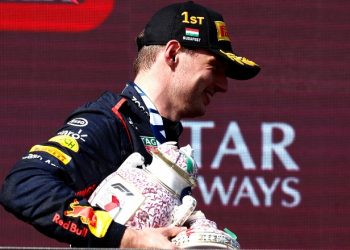 Ndodh në Formula 1, Norris thyen trofeun e Verstappen (VIDEO)