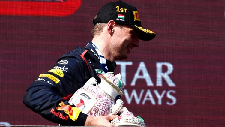 Ndodh në Formula 1, Norris thyen trofeun e Verstappen (VIDEO)