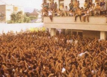 Eksodi historik, 33 vite më parë u rrëzua “Muri i Berlinit” në Tiranë