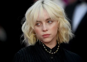 Billie Eilish përlotet, i thotë lamtumirë …