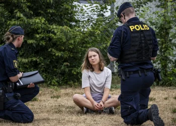 Greta Thunberg gjobitet për mosbindje në protestën për klimën