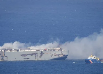 Digjet për të katërtën ditë, trageti me 3.783 makina në bord (VIDEO)