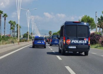 VIDEO/ Vizita e Clinton, Policia “blindoi” Tiranën. Ja si u shoqërua ish-Presidenti amerikan