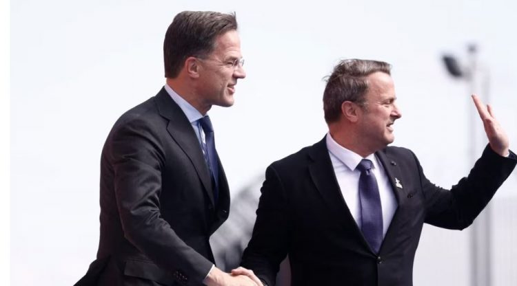 Tensionet në Veri/ Kryeministrat e Holandës dhe Luksemburgut vizitojnë Kosovën e Serbinë