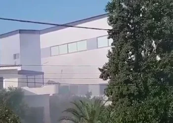 Zjarr në fabrikën e këpucëve në Durrës