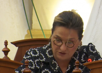 Açka i përgjigjet Ballës: Përmirësoje Shqipërinë dhe nuk kanë nevojë studentët të ikin fare