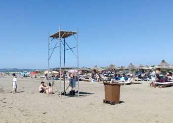 Tragjedia në Kavajë, lihet në arrest shtëpie administratori i plazhit