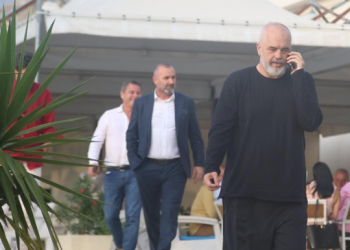 Larg kryeqytetit, Rama mbledh sot qeverinë, ja çfarë pritet të ndodh