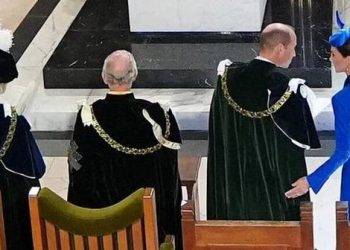 Moment “i pahijshëm” gjatë kurorëzimit të Charles III