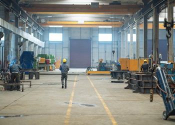 Rënia e euros dobëson prodhimin në fabrika