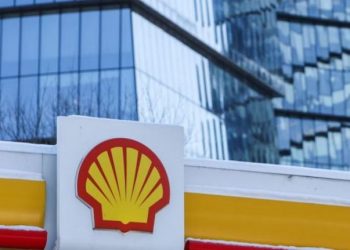 Kompania Shell shkel premtimin, vazhdon tregtimin e gazit rus