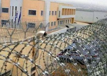 Arratisja nga burgu/ Ja si ‘ia punoi’ shqiptari policëve grekë