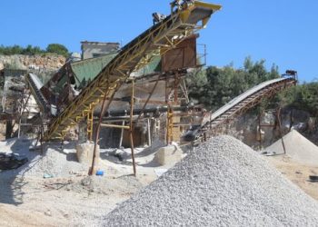 Efekti domino i skandalit/ Policia bllokon aktivitetin e gurores së Rrajave