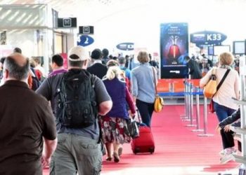 Të shtëna në aeroport, plagoset rëndë doganieri