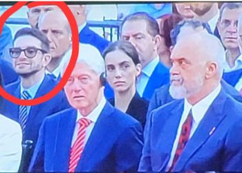 Djali i Soros në ceremoninë e pritjes së Bill Klinton (FOTO)