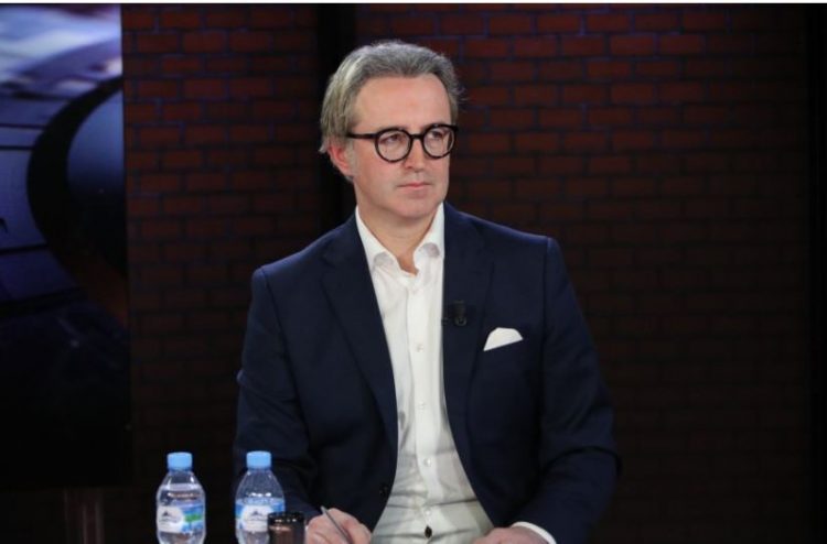 ‘Albin Kurti burrë i zgjuar, me Ramën bën vetëm gallatë’