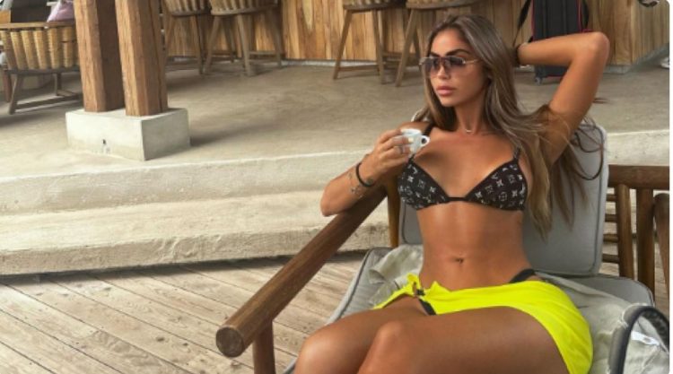 Arta Nitaj shfaqet ‘e nxehtë’ nga pushimet