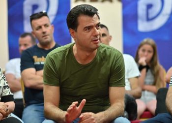 Gara për kryetarin e PD, Basha takim me demokratët e Korçës: Ndryshimet kushtetuese mund të çlirojnë potencialin e vendit