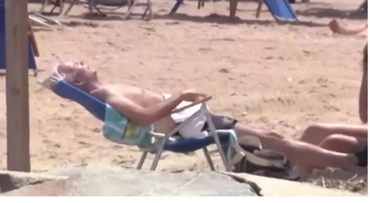 Biden ‘shijon’ rritjen e temperaturave, merr rreze dielli në plazh (VIDEO)