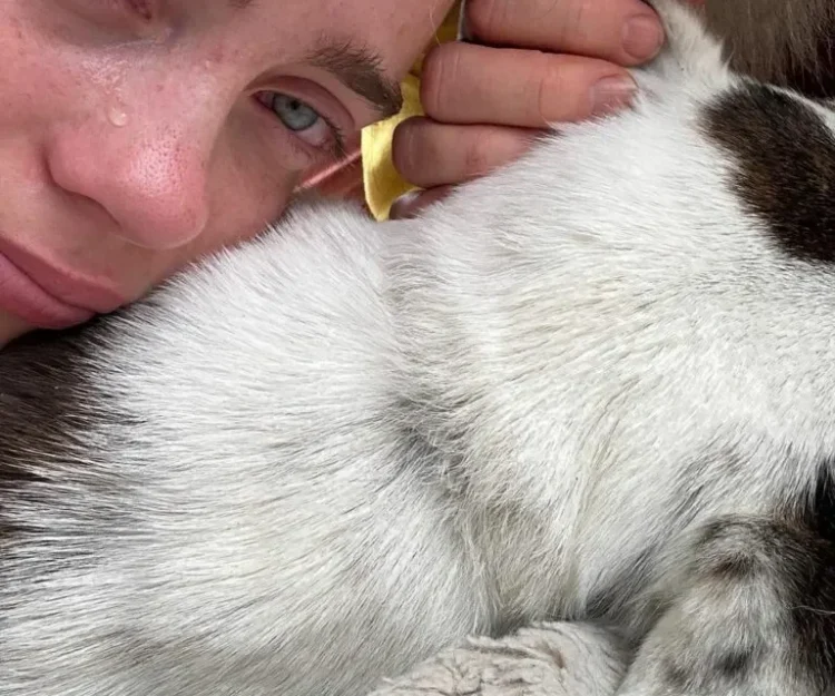 Këngëtarja e famshme njofton ndarjen nga jeta të shoqes së saj