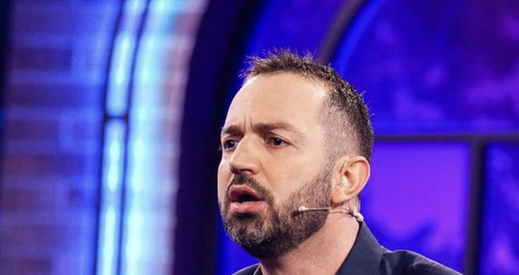 Luks për mbrëmjen e maturës, Elvis Pupa: Të ishin lodhur aq shumë për të mësuar, s’do ikte njeri nga vendi