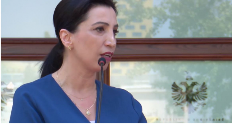 Kriteret, Kushi: Çdo student aplikon për kredi studentore