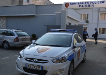 Rrahu gruan, policia i gjeti armën në banesë