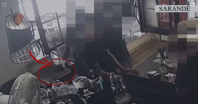 Kujdes nga hajdutët! Turistes i vjedhin celularin duke pirë në lokal