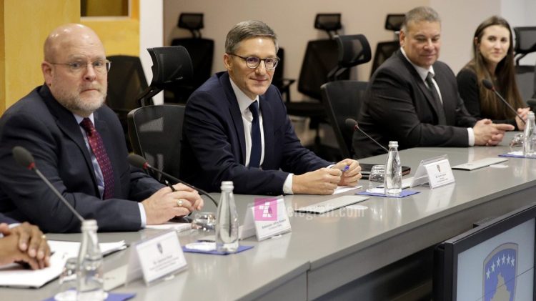 Shtyhet vizita e delegacionit amerikan në Kosovë, nuk dihen arsyet