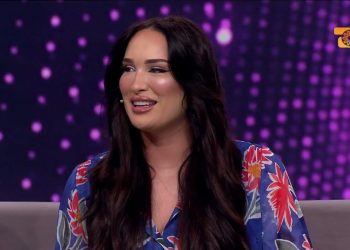 Moment humori/ Erjolës i ngjitet karkaleci në gjoks