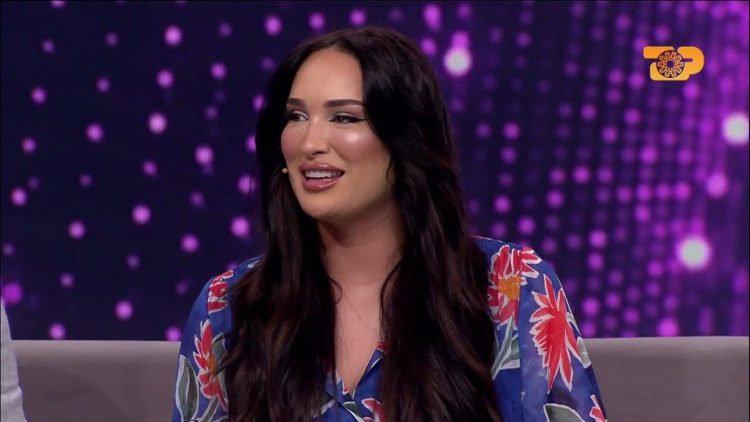 Moment humori/ Erjolës i ngjitet karkaleci në gjoks