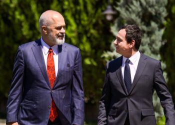 Opozita e kërkon në Kuvend, Rama nga Twitter i jep këshilla Kosovës