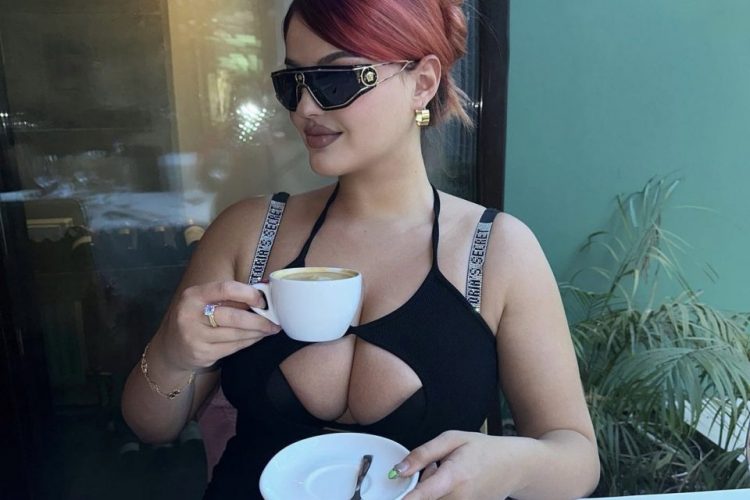 I ka të gjitha në jetë por Enca ndjen se i mungon diçka