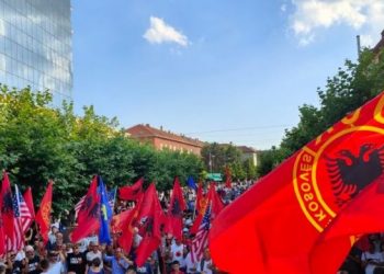Protestë në Kosovë, kërkohet largimi i njeriut të besuar të Kurtit