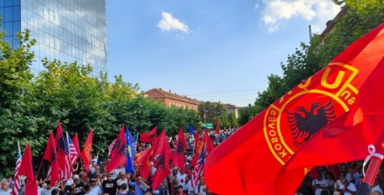 Protestë në Kosovë, kërkohet largimi i njeriut të besuar të Kurtit