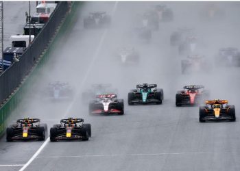 Verstappen triumfon në garën Sprint, Ferrari në podium me Sainz