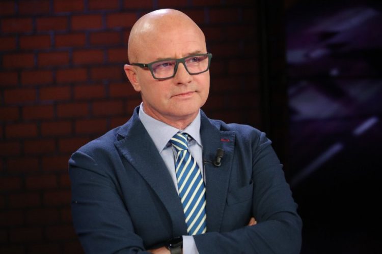 ‘Ave Pontius Pilate’! Tani shko laj duart…