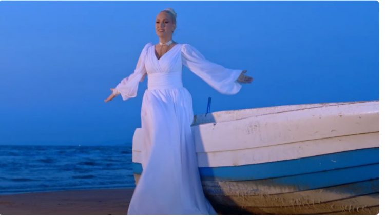 Gili nxjerr në treg këngën e saj të re (VIDEO)